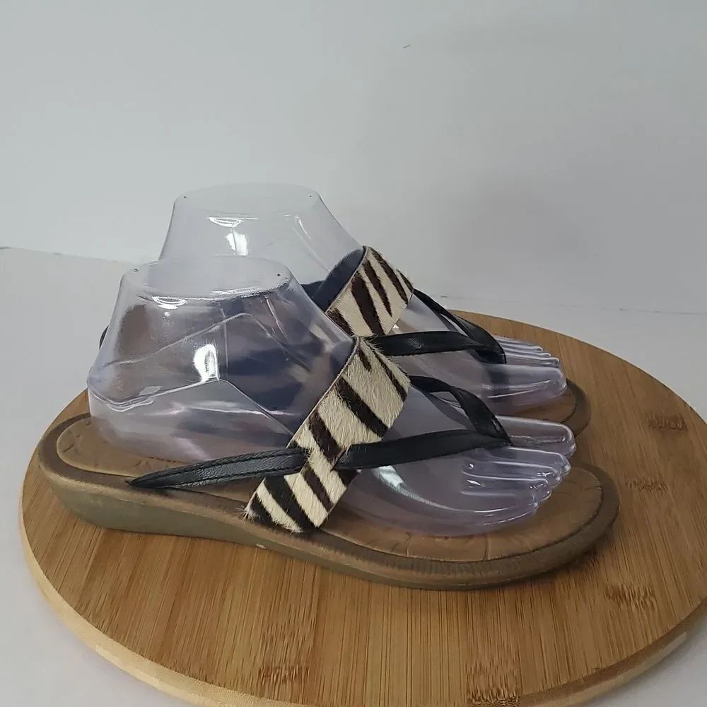 Skechers Luxe Foam Flip Flop Sandals Size 8 Black Animal Print